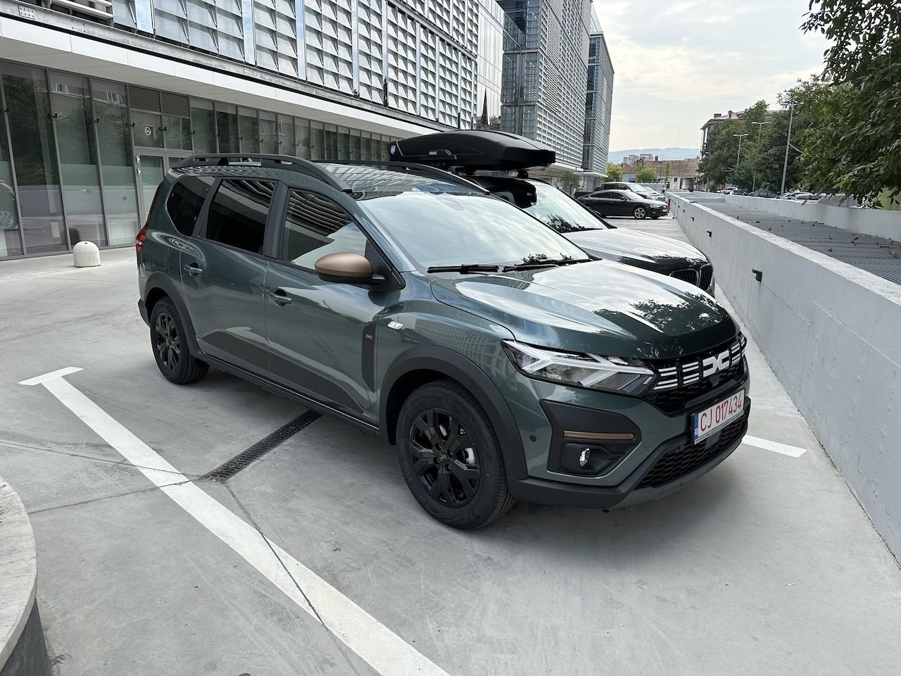 Dacia Jogger 1.0 GPL 7 Locuri: O Alegere Inteligentă