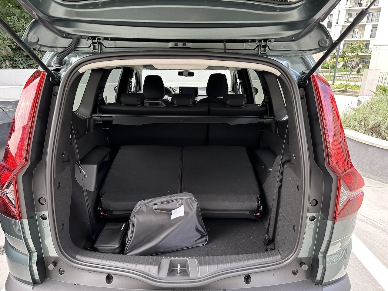 Dacia Jogger 1.0 GPL 7 Locuri: O Alegere Inteligentă