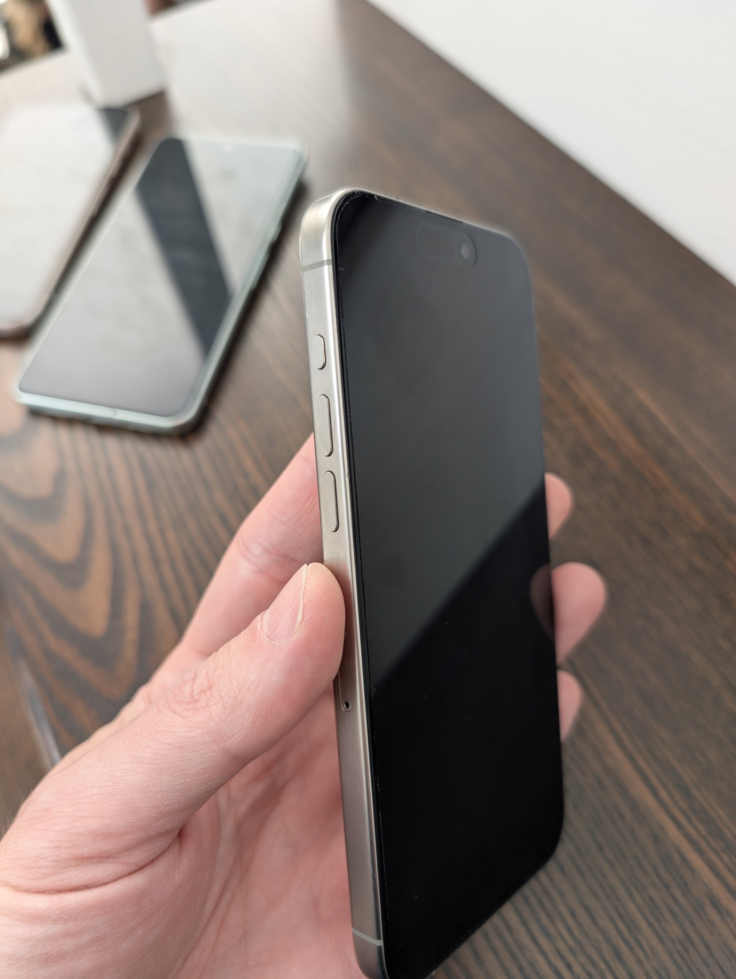 iPhone 15 Pro Max în 2024: Merită Upgrade-ul și Ce Îl Face Special?