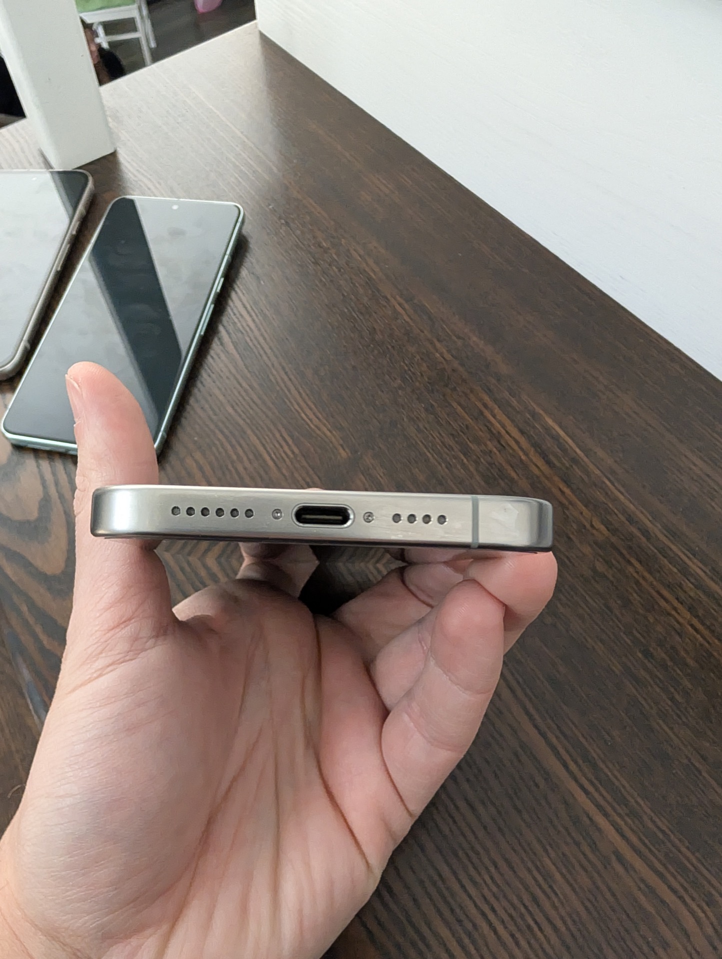 iPhone 15 Pro Max în 2024: Merită Upgrade-ul și Ce Îl Face Special?