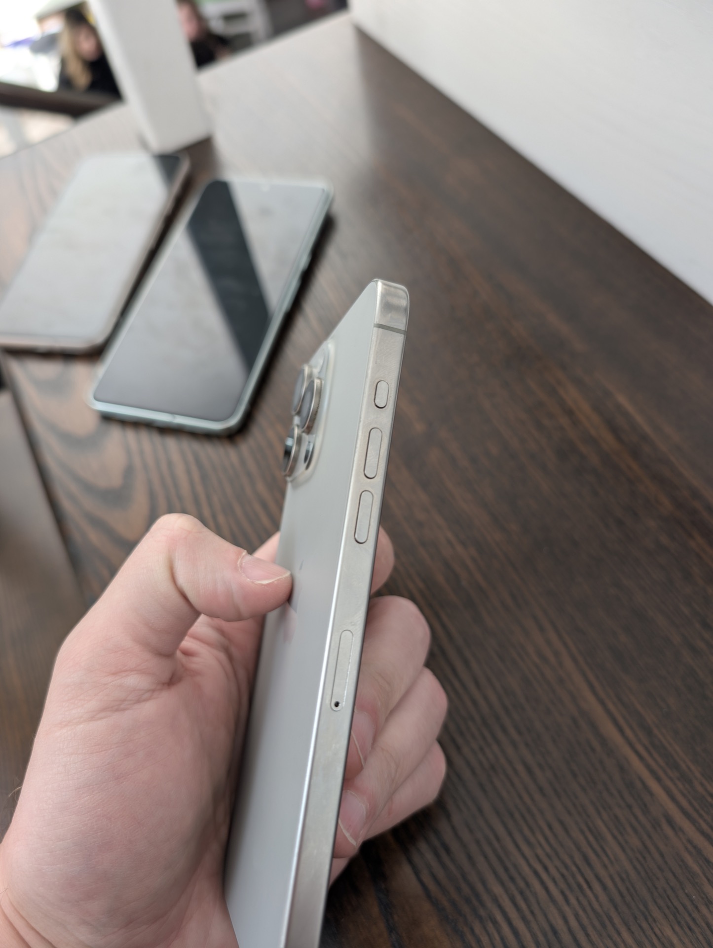 iPhone 15 Pro Max în 2024: Merită Upgrade-ul și Ce Îl Face Special?