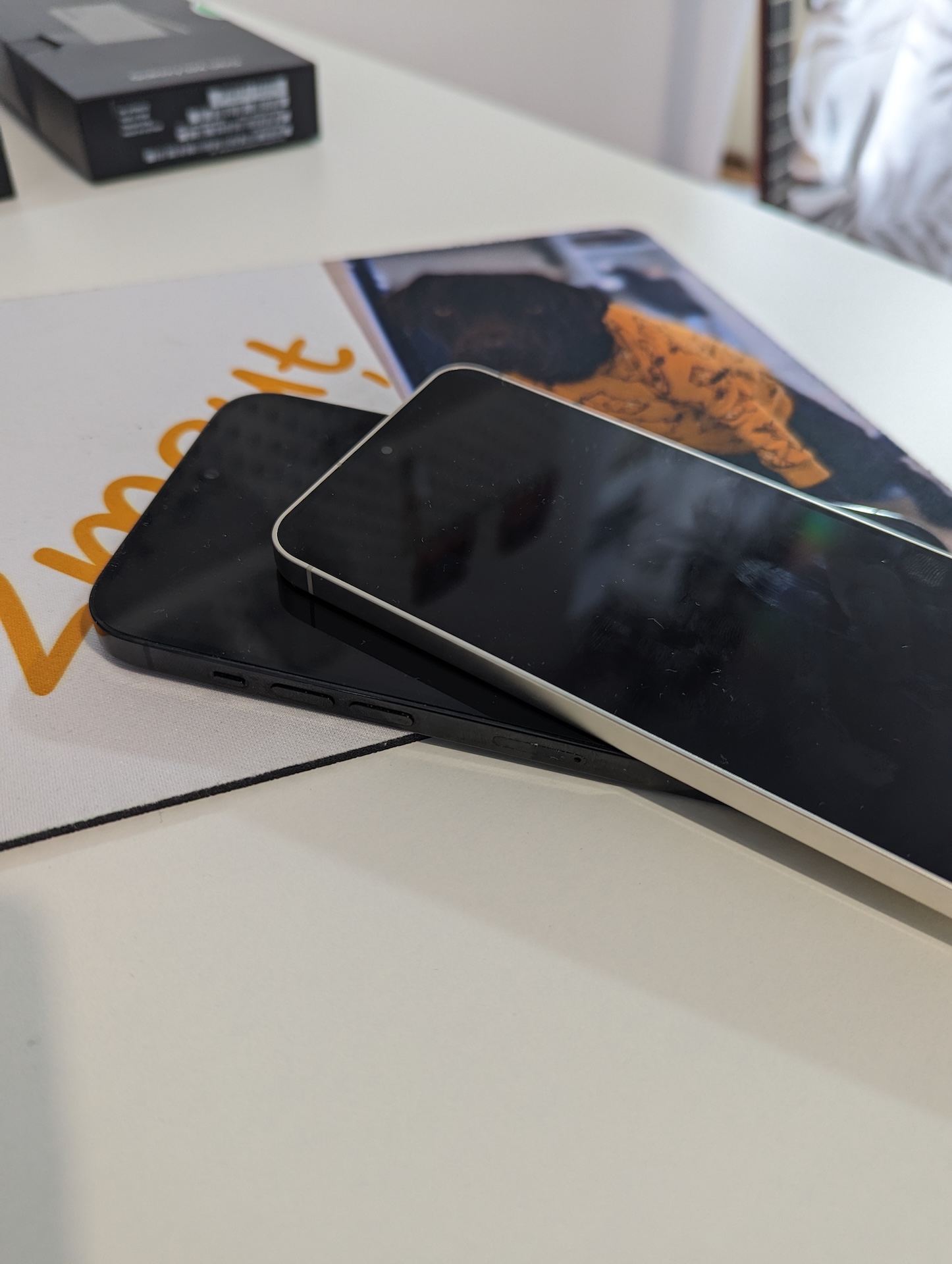 Samsung Galaxy S24 vs iPhone 14 Pro Max: Bătălia Titanilor în 2024