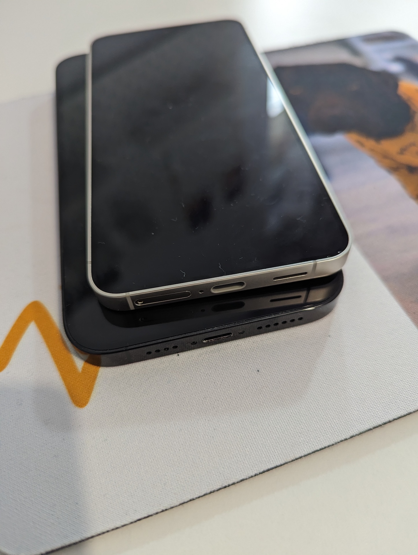 Samsung Galaxy S24 vs iPhone 14 Pro Max: Bătălia Titanilor în 2024