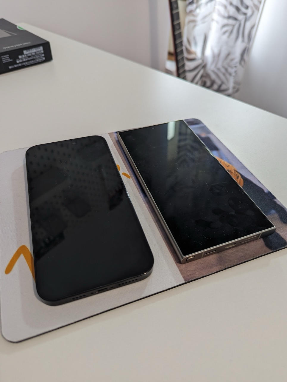 Samsung Galaxy S24 Ultra vs iPhone 14 Pro Max în 2025