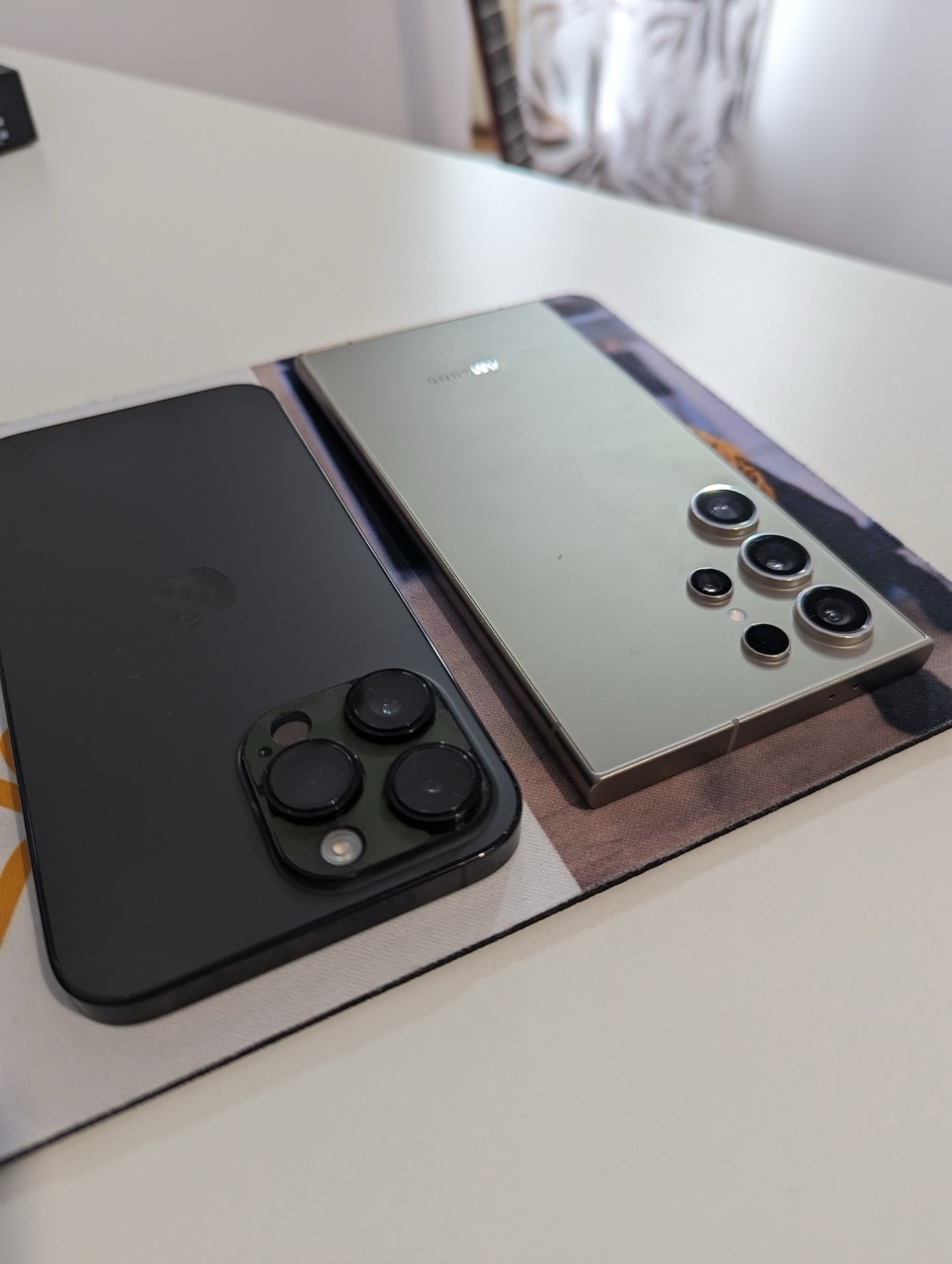 Samsung Galaxy S24 Ultra vs iPhone 14 Pro Max în 2025