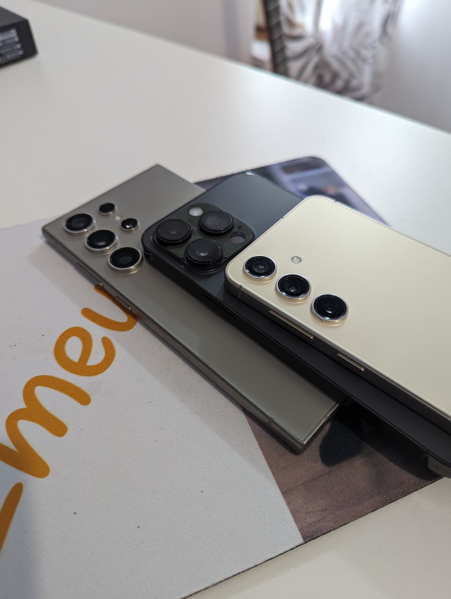 Samsung S24 vs S24 Ultra vs iPhone 14 Pro Max: Trilema Flagship-urilor în 2024