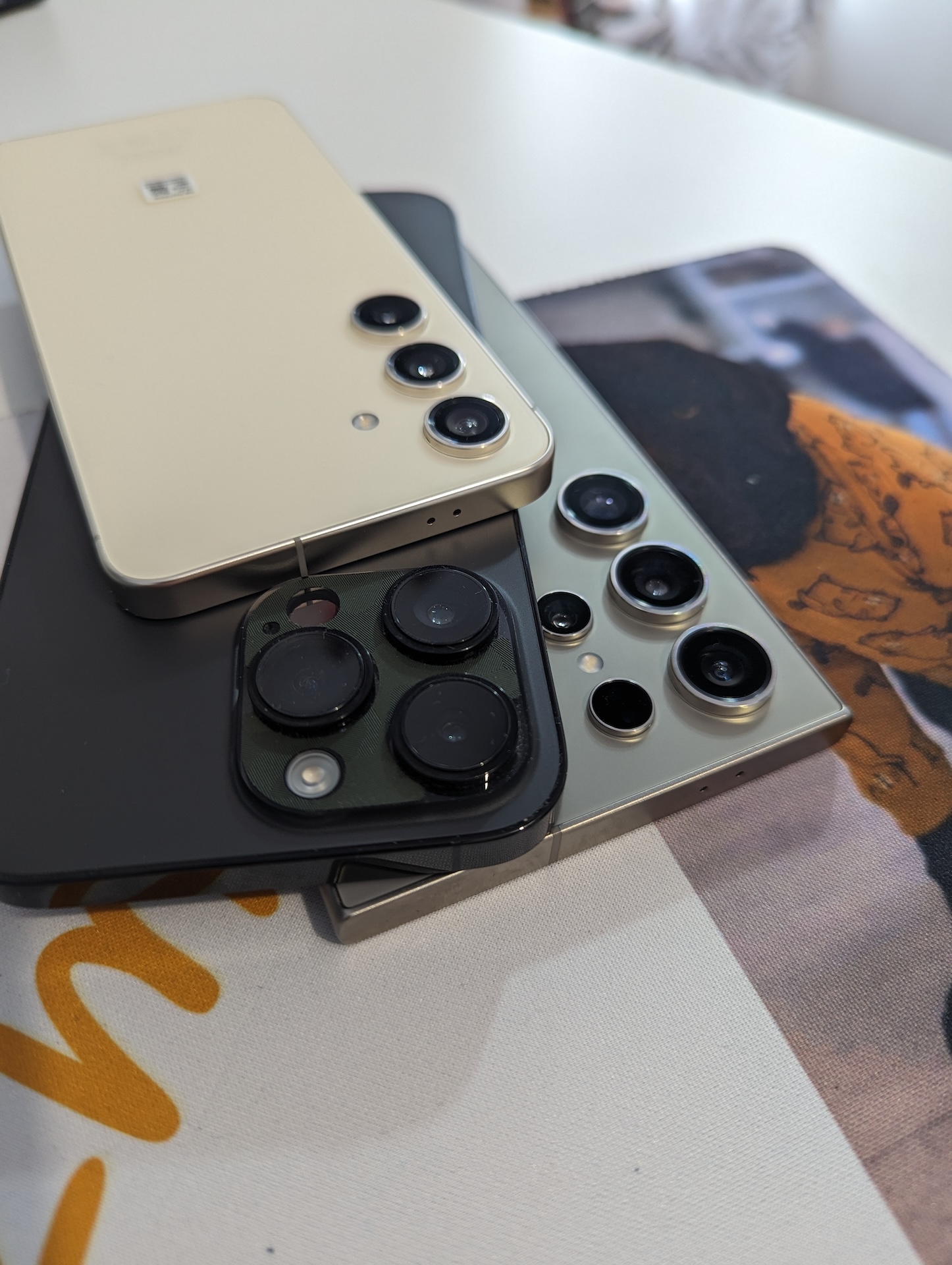 Samsung S24 vs S24 Ultra vs iPhone 14 Pro Max: Trilema Flagship-urilor în 2024