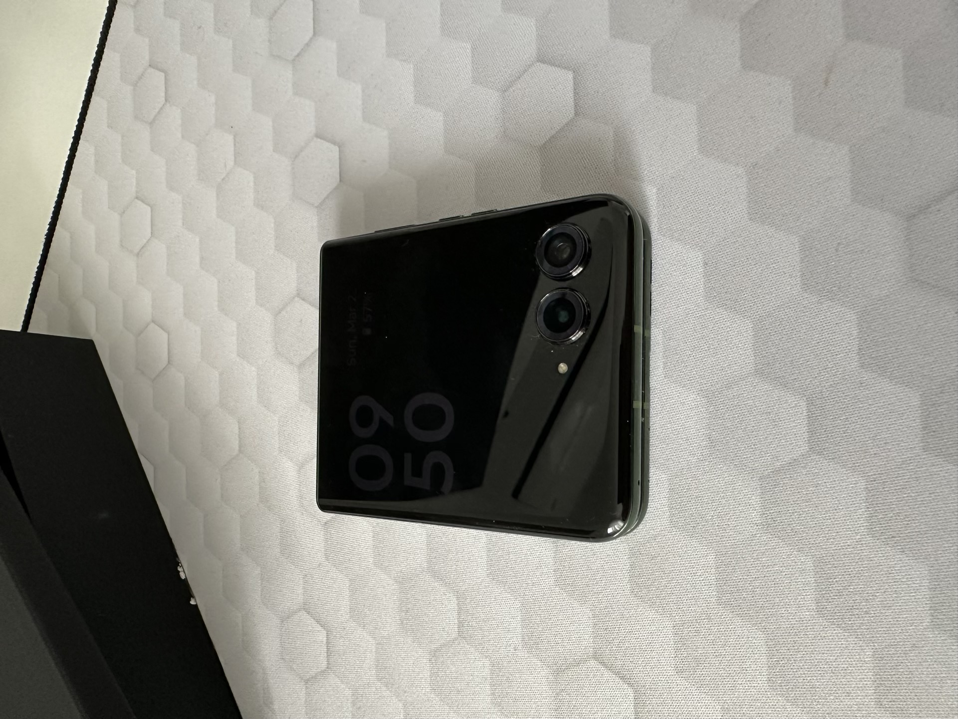 Motorola Razr 50 Ultra: Unboxing și Primele Impresii