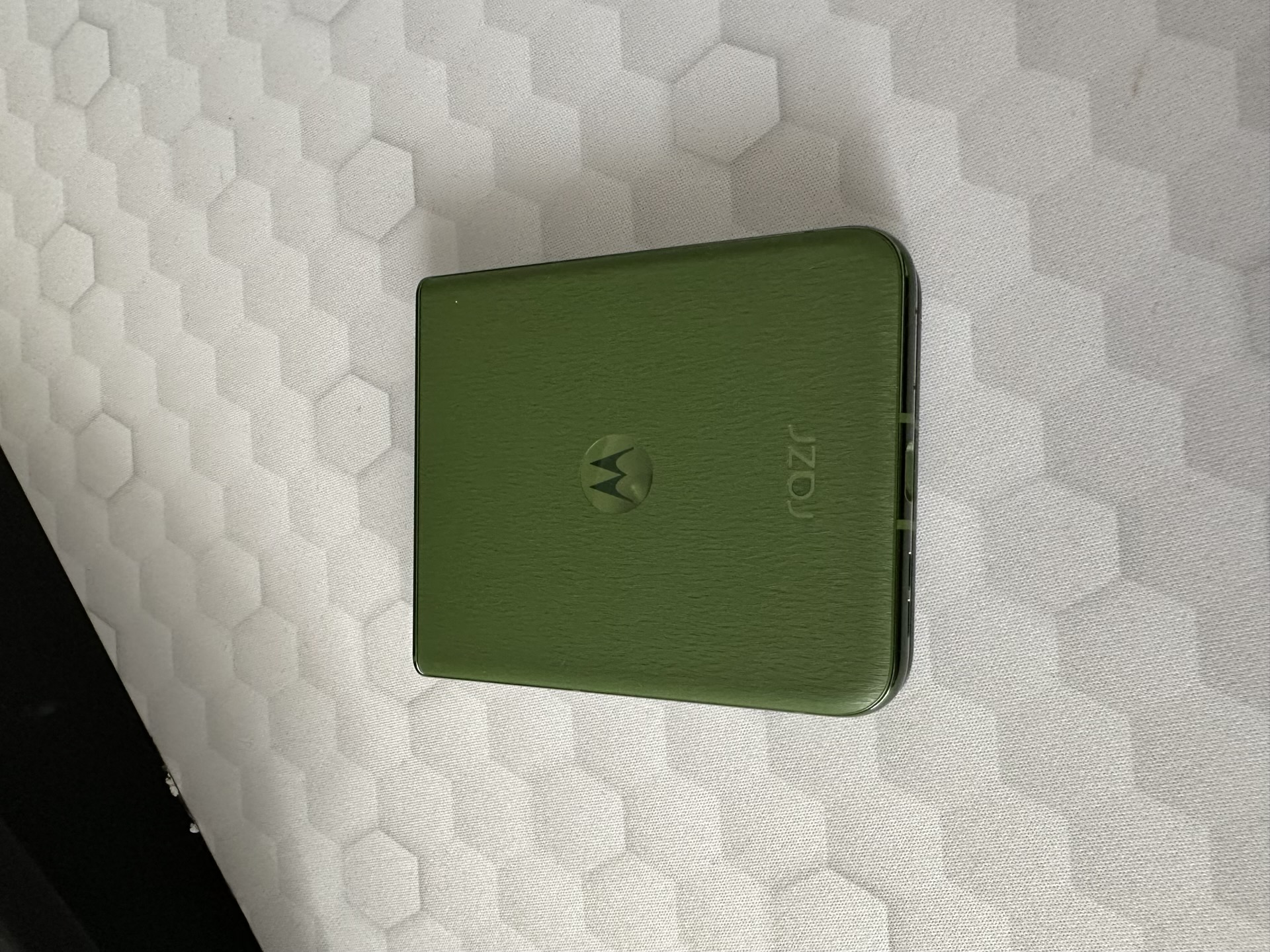 Motorola Razr 50 Ultra: Unboxing și Primele Impresii