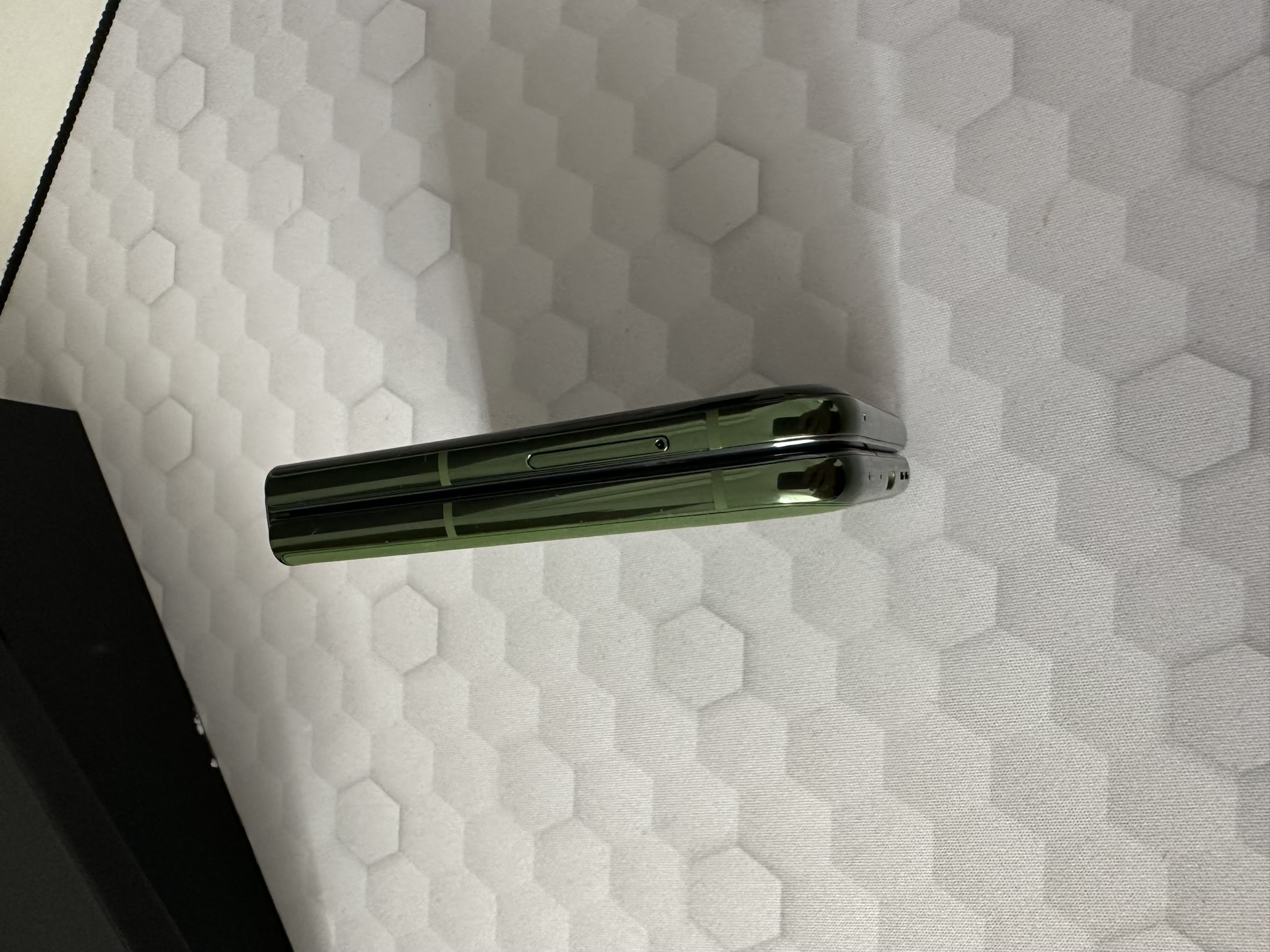 Motorola Razr 50 Ultra: Unboxing și Primele Impresii