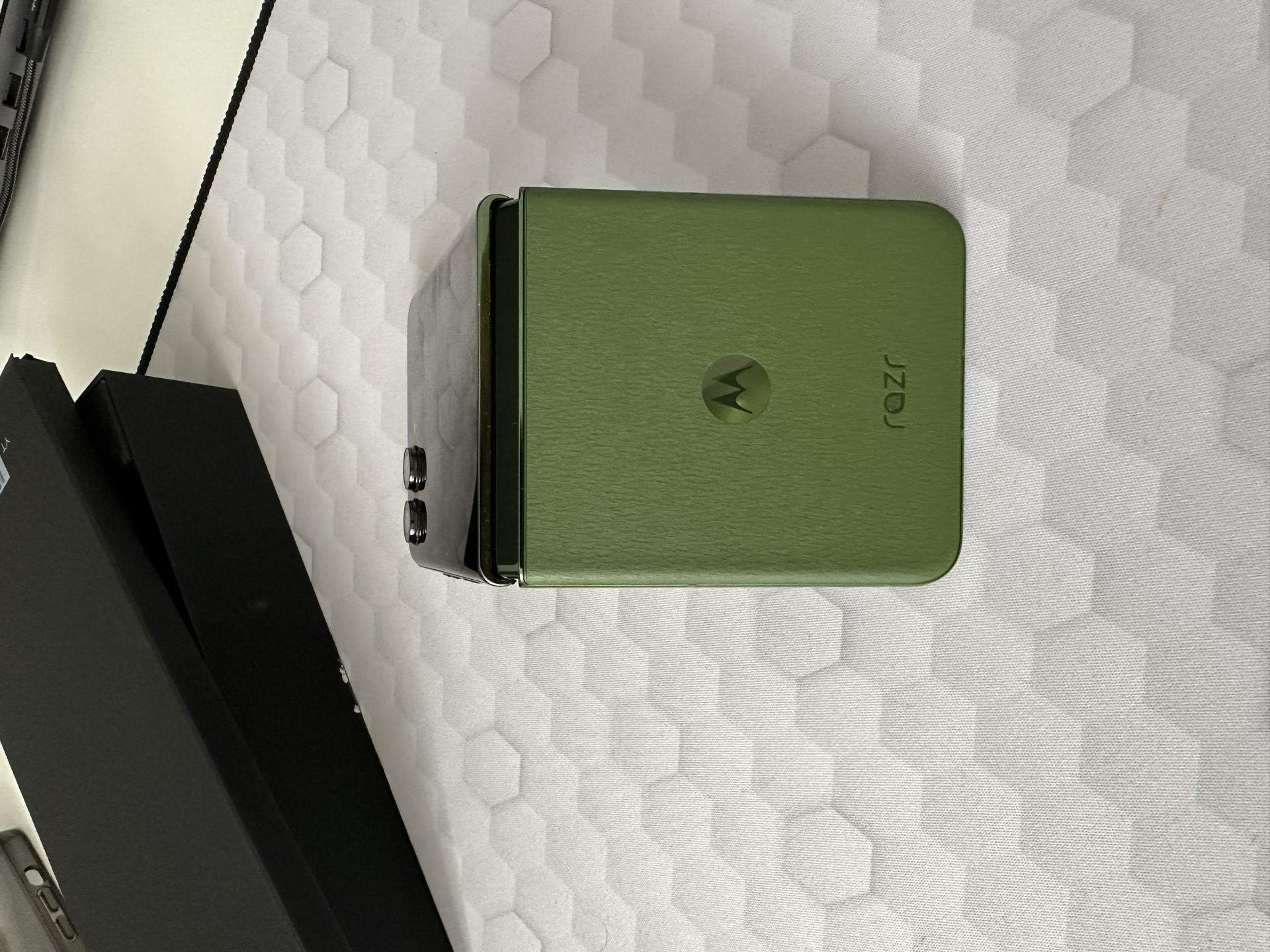 Motorola Razr 50 Ultra: Unboxing și Primele Impresii