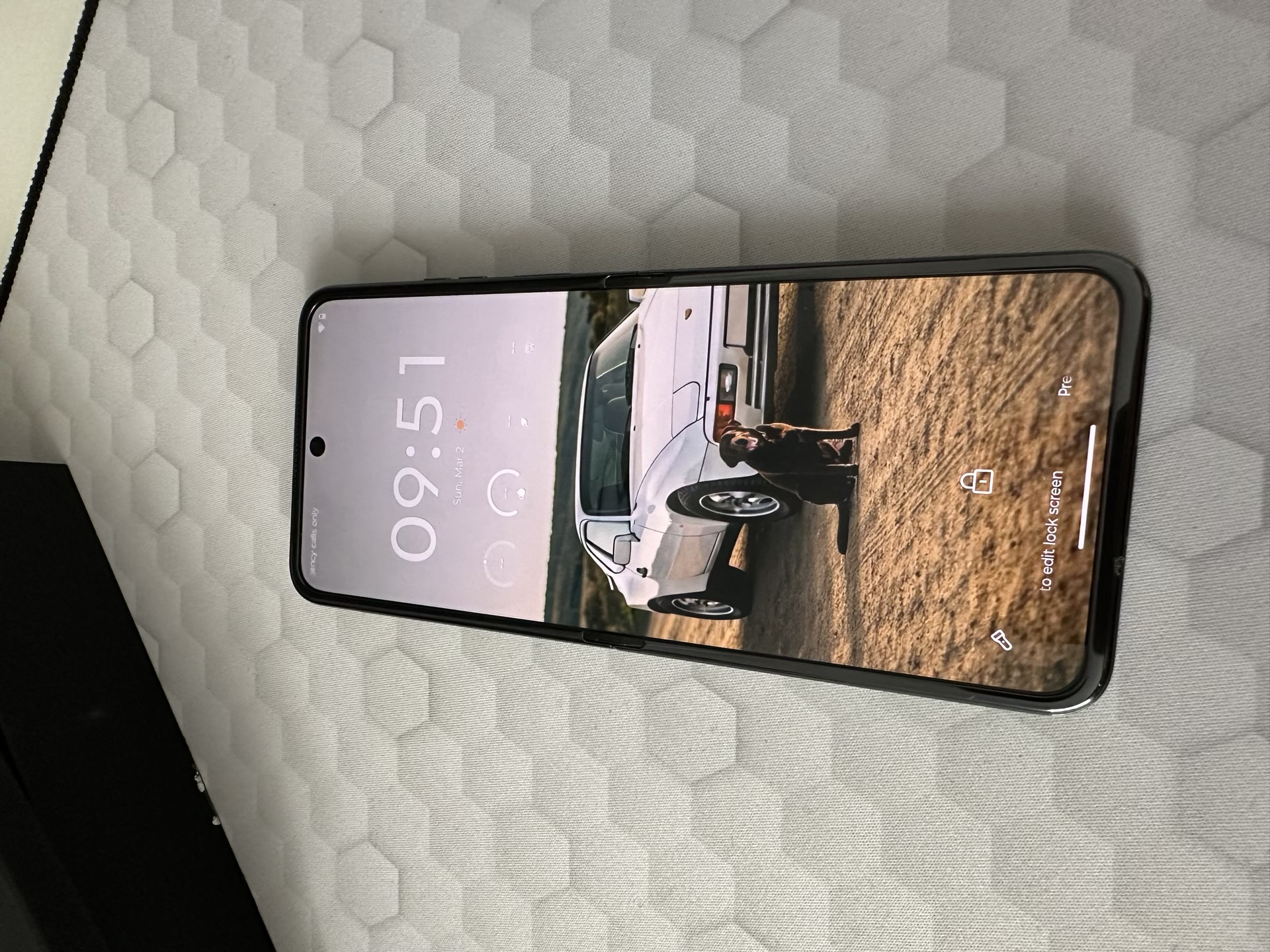 Motorola Razr 50 Ultra: Unboxing și Primele Impresii