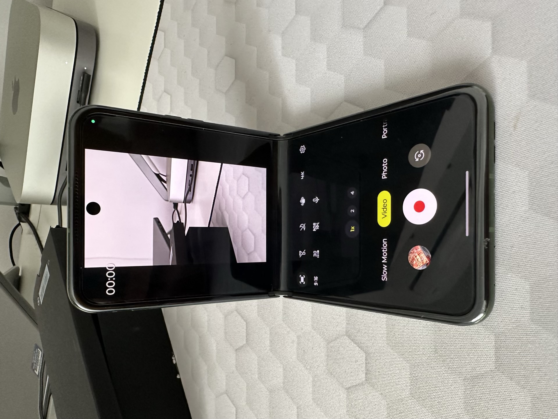 Motorola Razr 50 Ultra: Unboxing și Primele Impresii