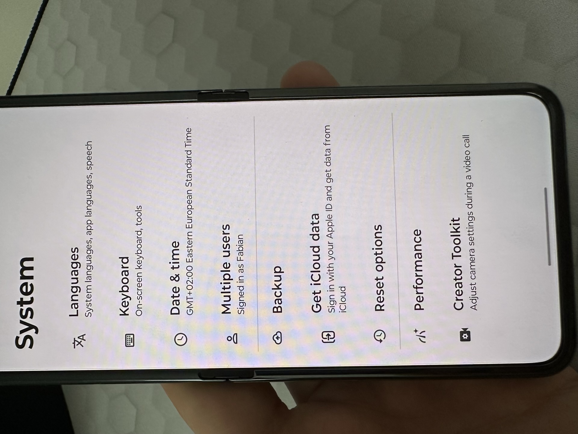 Motorola Razr 50 Ultra: Ghid de configurare inițială