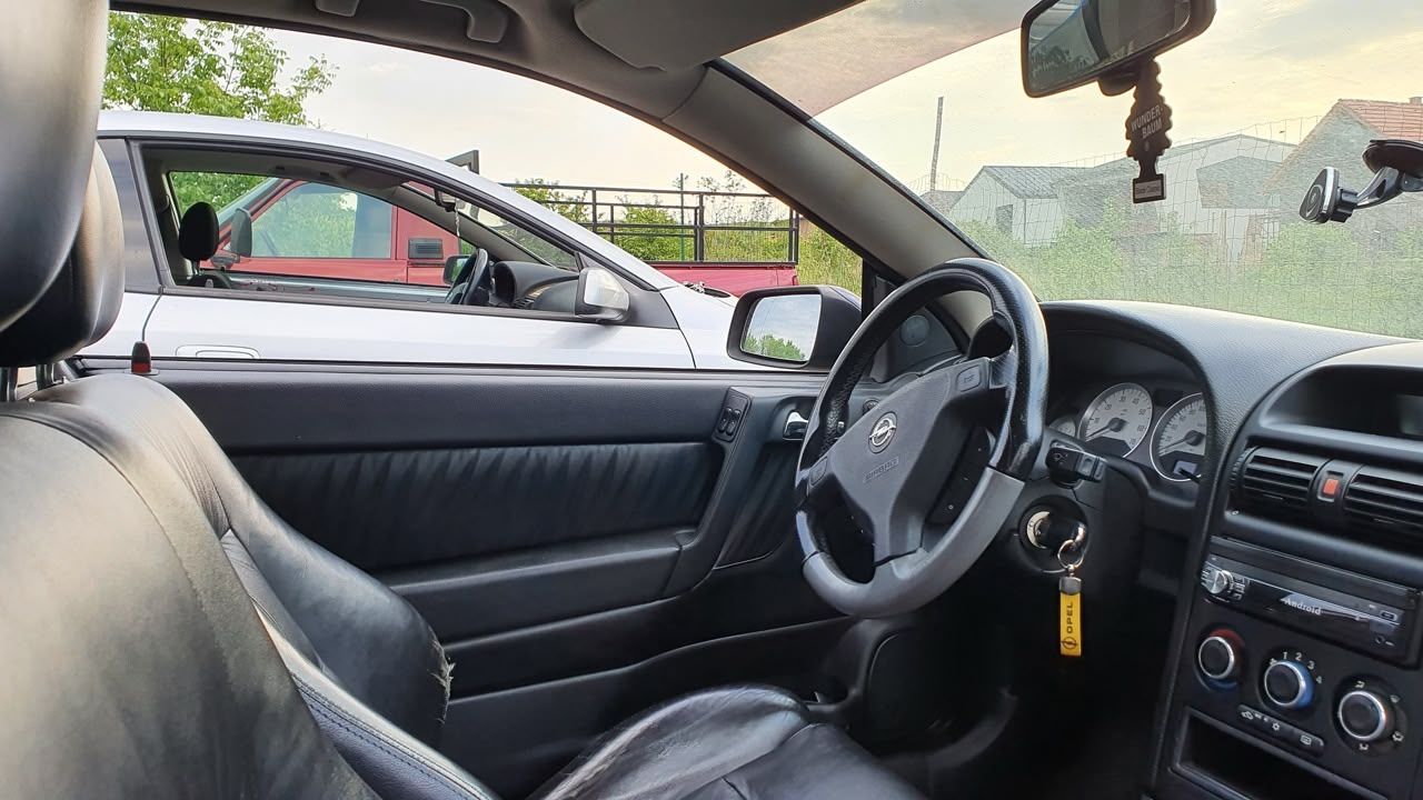 Restaurarea unui Opel Astra G Bertone: In căutarea perfecțiunii