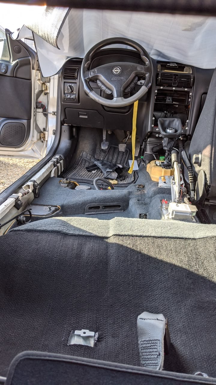 Restaurarea unui Opel Astra G Bertone: In căutarea perfecțiunii