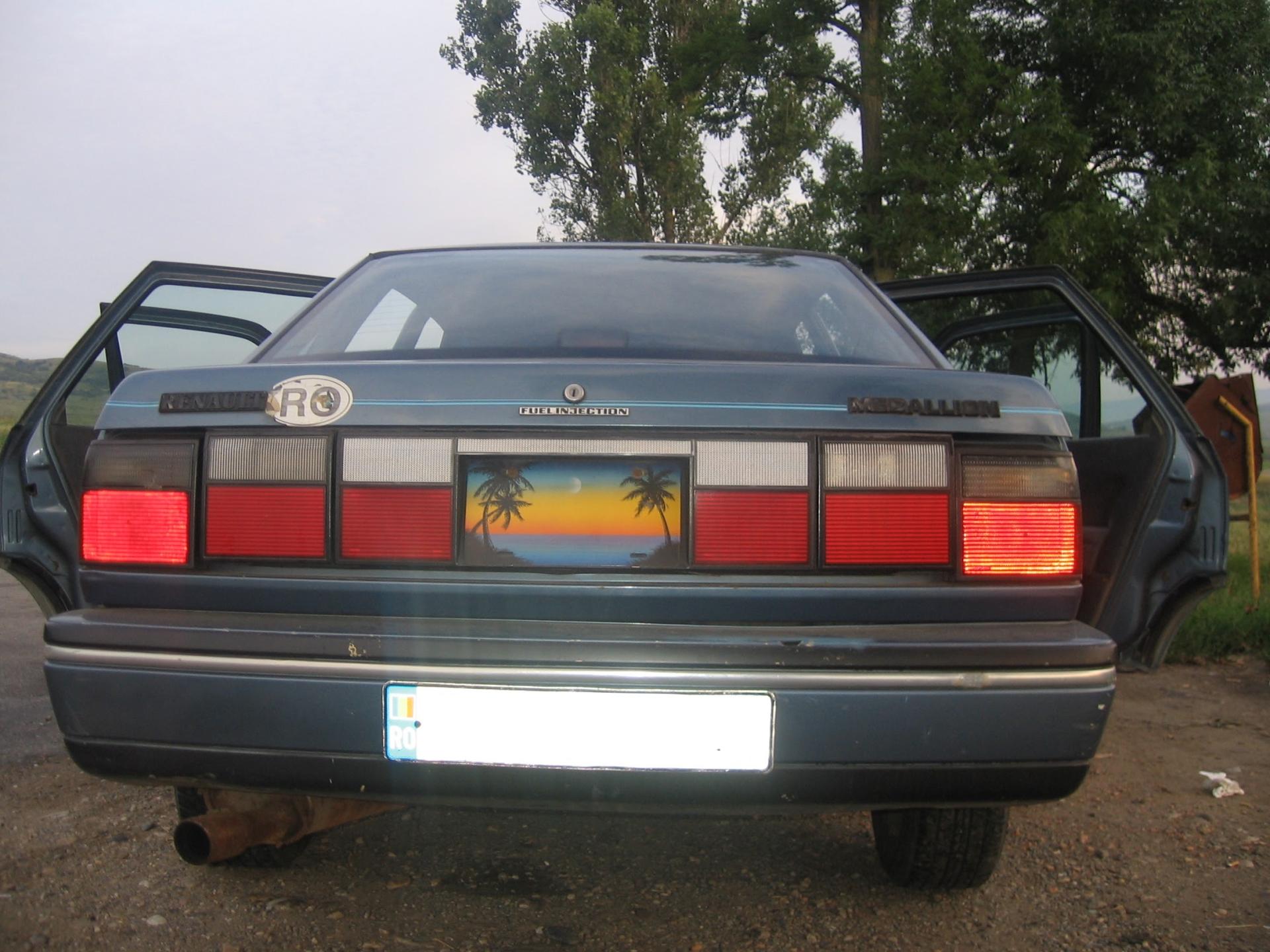 Prima dragoste pe patru roți: Renault Medallion DL (Renault 21)