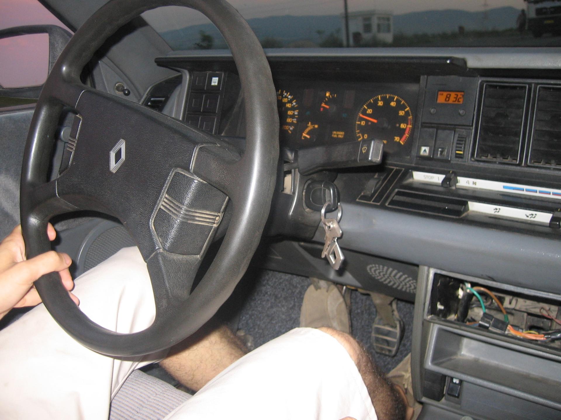 Prima dragoste pe patru roți: Renault Medallion DL (Renault 21)