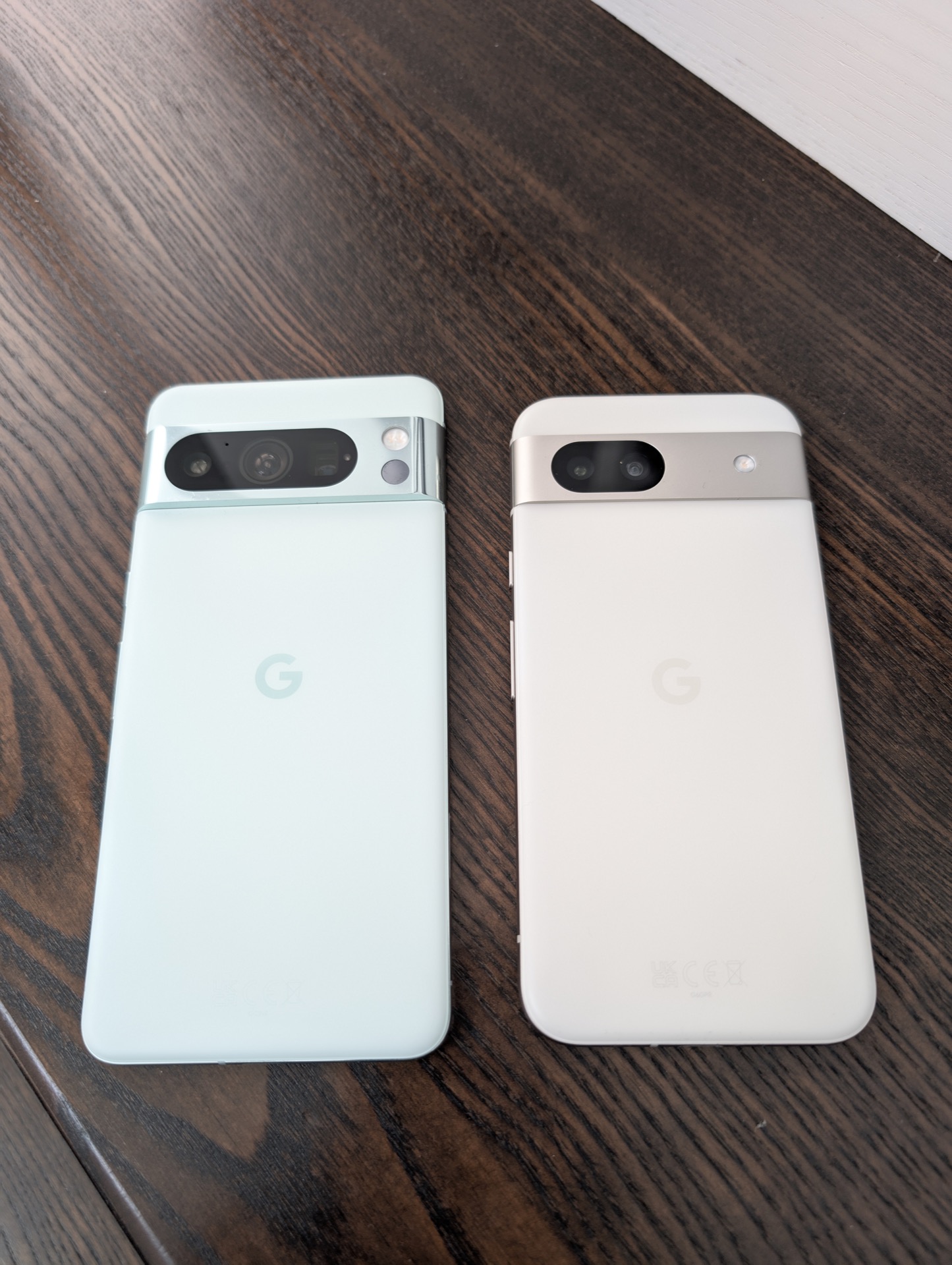 Pixel 8a vs. Pixel 8 Pro: Duelul Fraților Google – Care Este Alegerea Potrivită Pentru Tine?