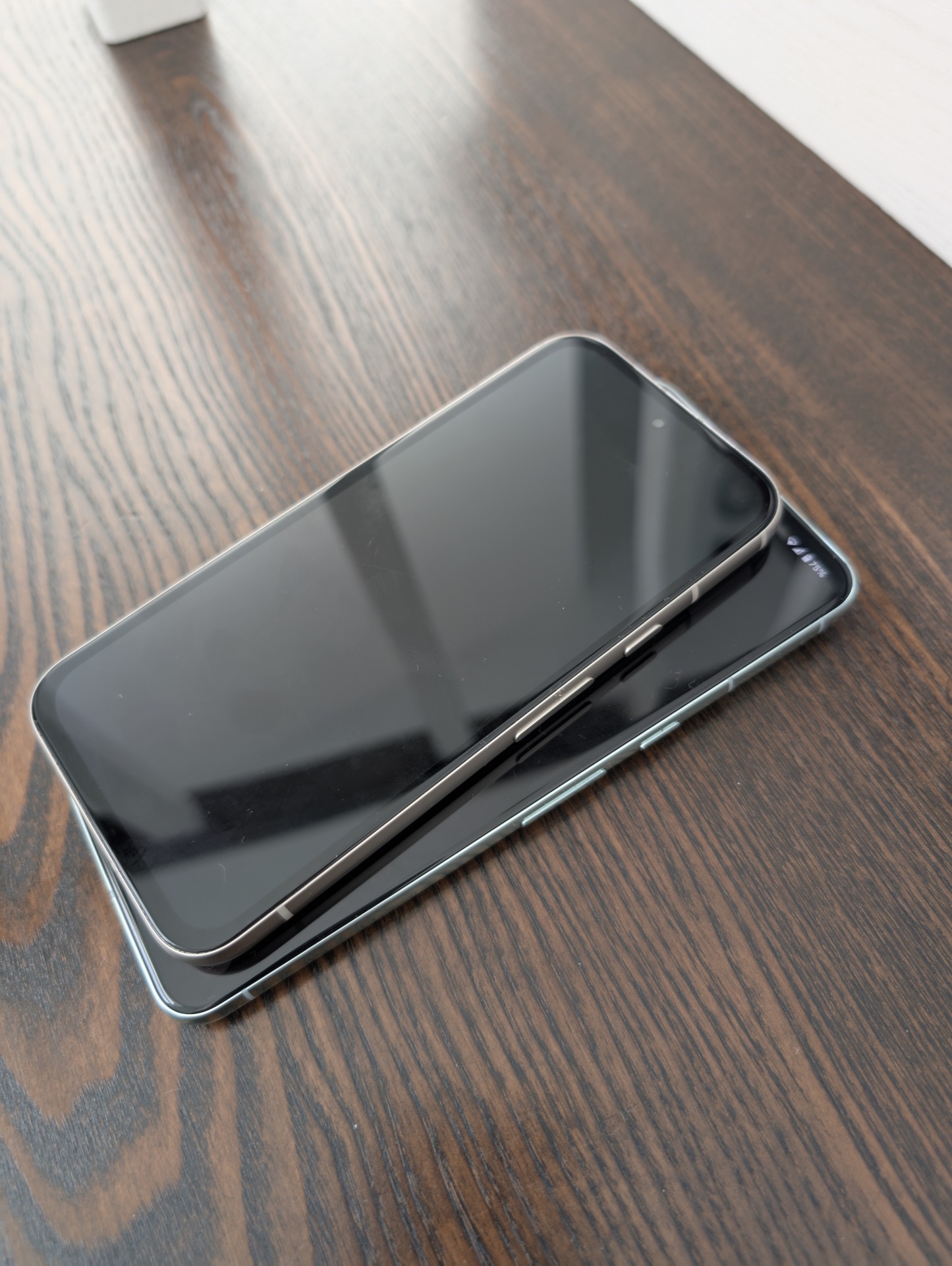 Pixel 8a vs. Pixel 8 Pro: Duelul Fraților Google – Care Este Alegerea Potrivită Pentru Tine?