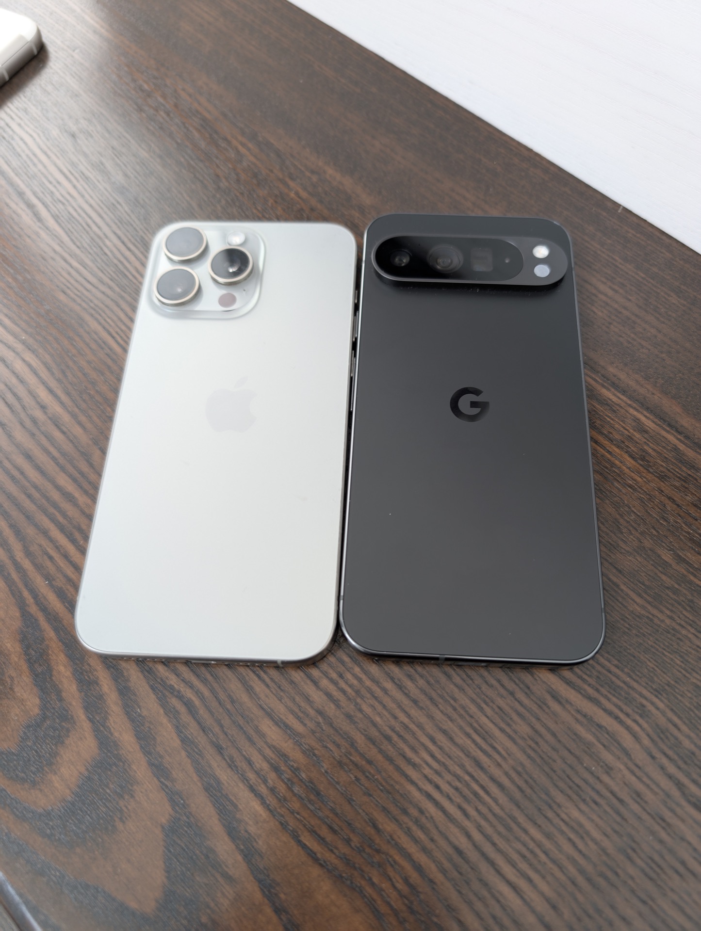 iPhone 15 Pro Max vs. Noul Pixel 9 Pro XL – Ce Alegi în Primăvara 2025?