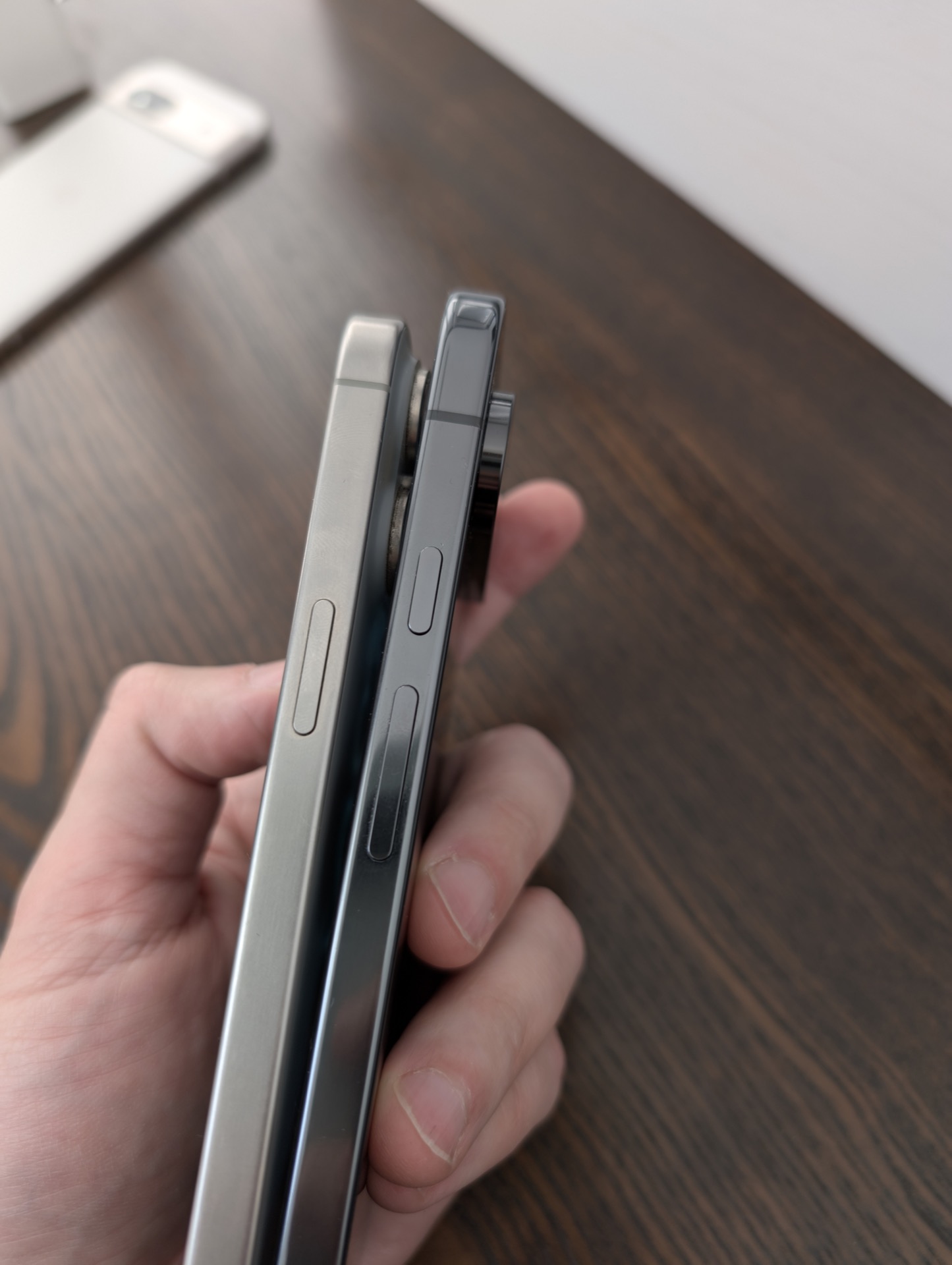 iPhone 15 Pro Max vs. Noul Pixel 9 Pro XL – Ce Alegi în Primăvara 2025?