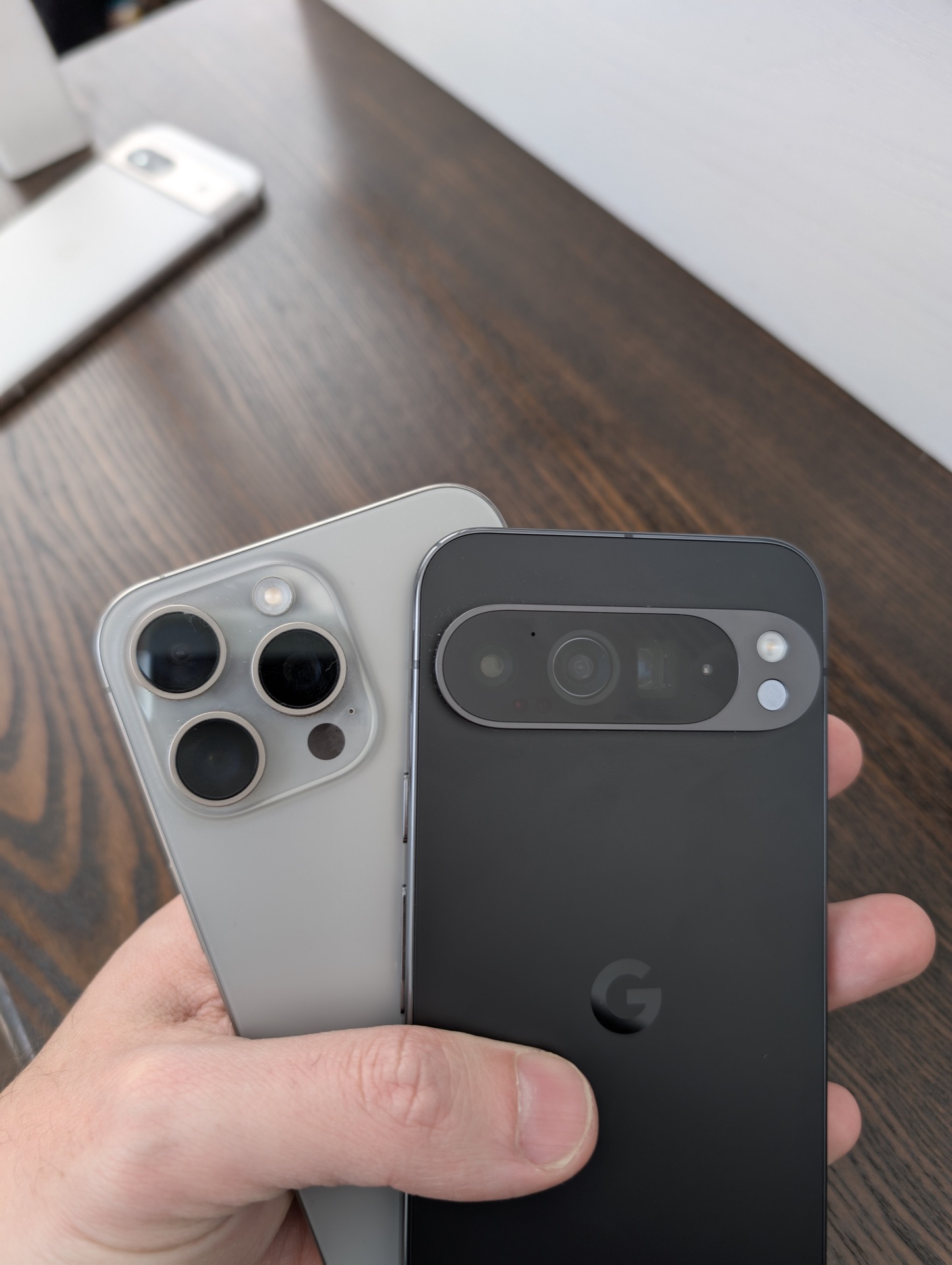 iPhone 15 Pro Max vs. Noul Pixel 9 Pro XL – Ce Alegi în Primăvara 2025?