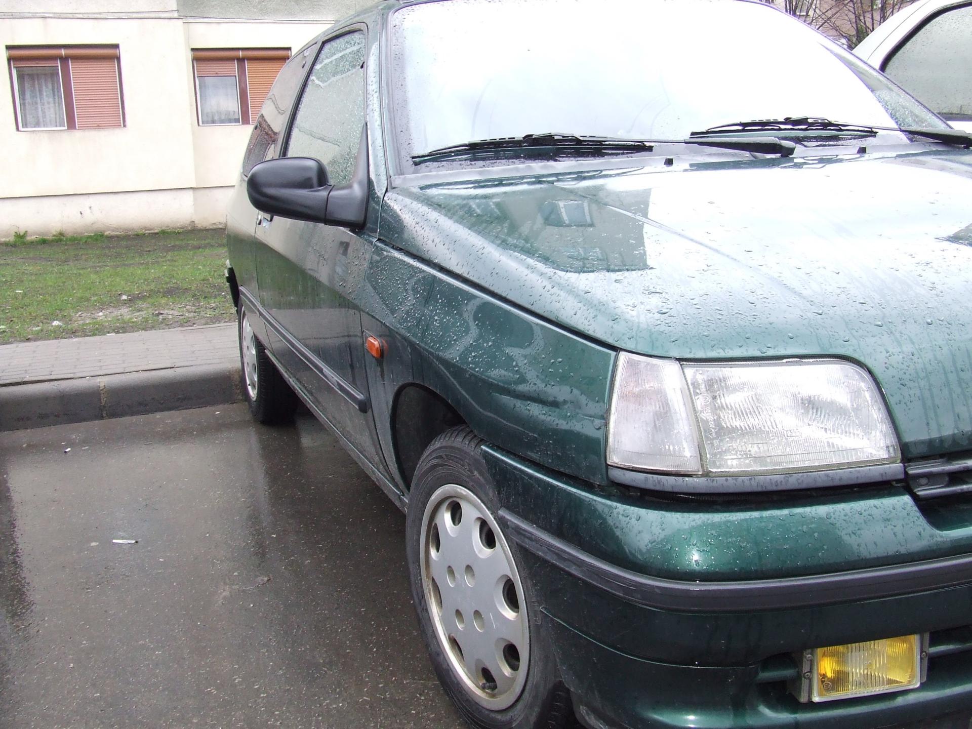 Renault Clio '94: Mai Mult Decât Fiare Vechi – O Poveste de Dragoste, Ulei de Motor și Lecții de Mecanică