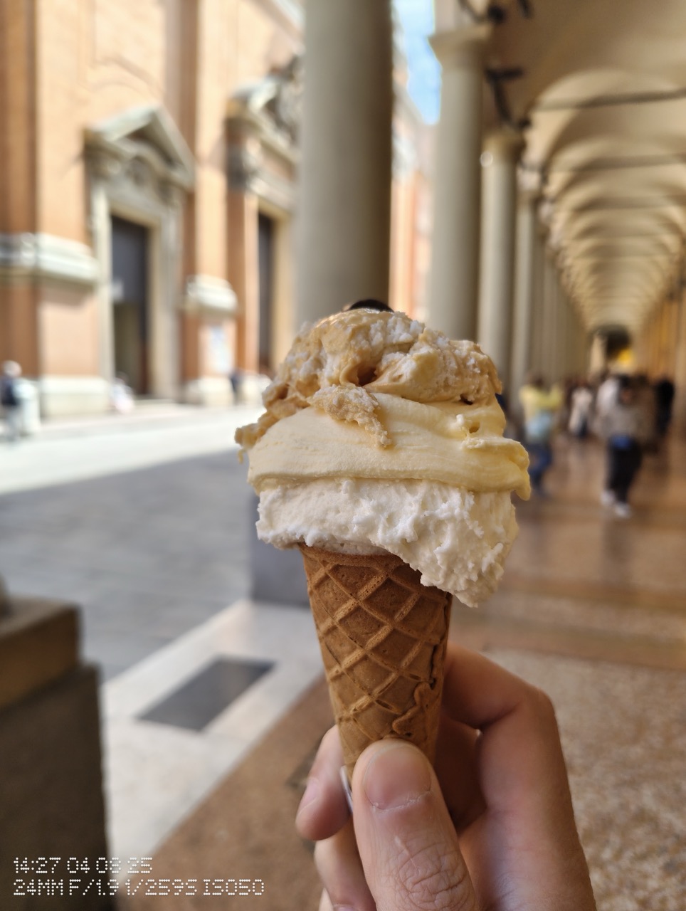 Am Testat Camera Nothing Phone 3a în Bologna: O Surpriză Plăcută la Buget!