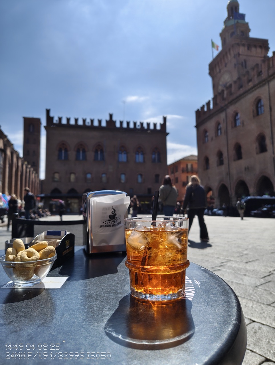 Am Testat Camera Nothing Phone 3a în Bologna: O Surpriză Plăcută la Buget!