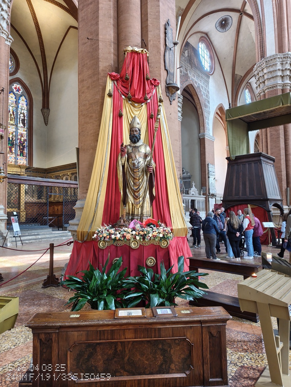 Am Testat Camera Nothing Phone 3a în Bologna: O Surpriză Plăcută la Buget!