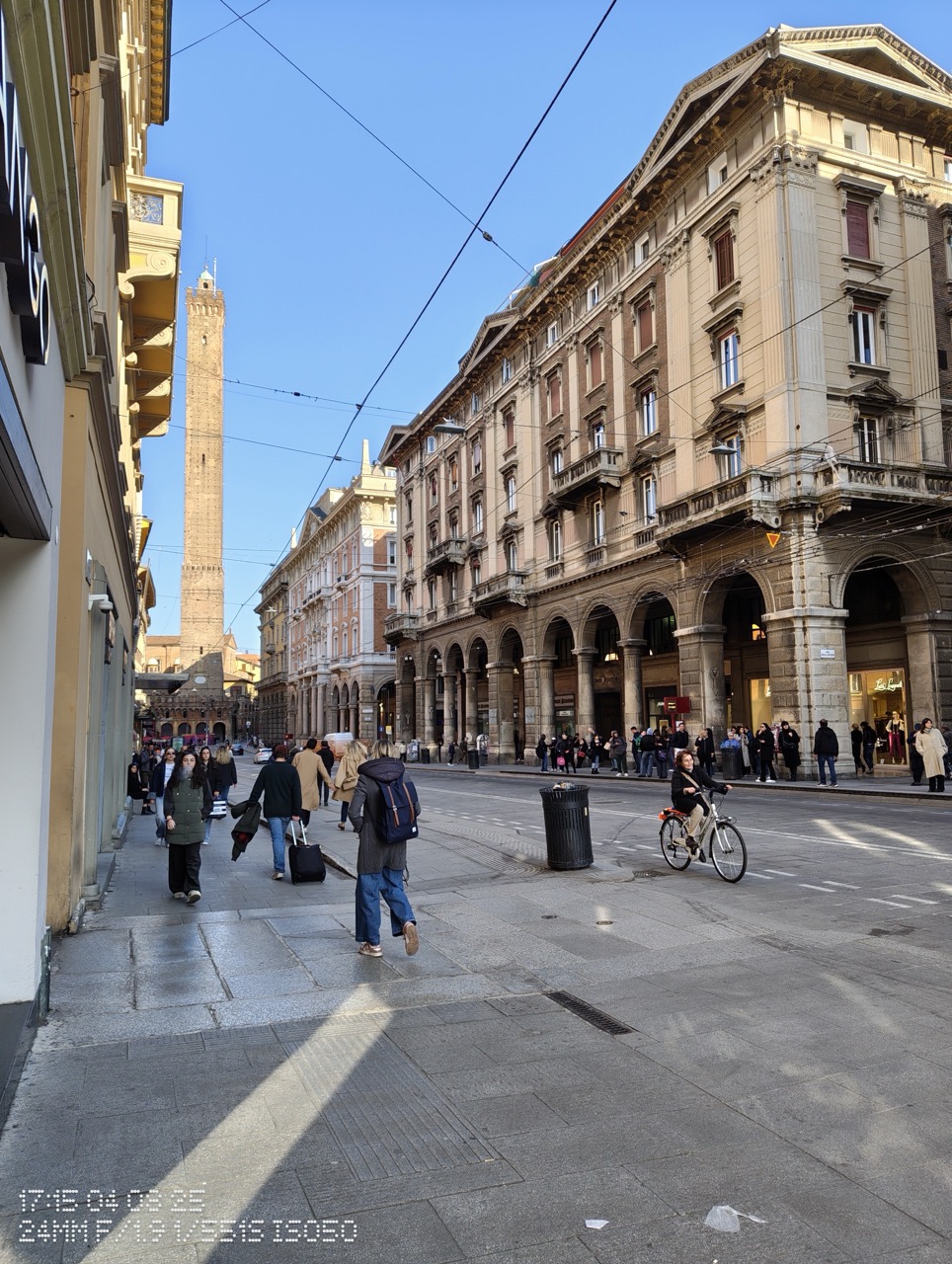 Am Testat Camera Nothing Phone 3a în Bologna: O Surpriză Plăcută la Buget!