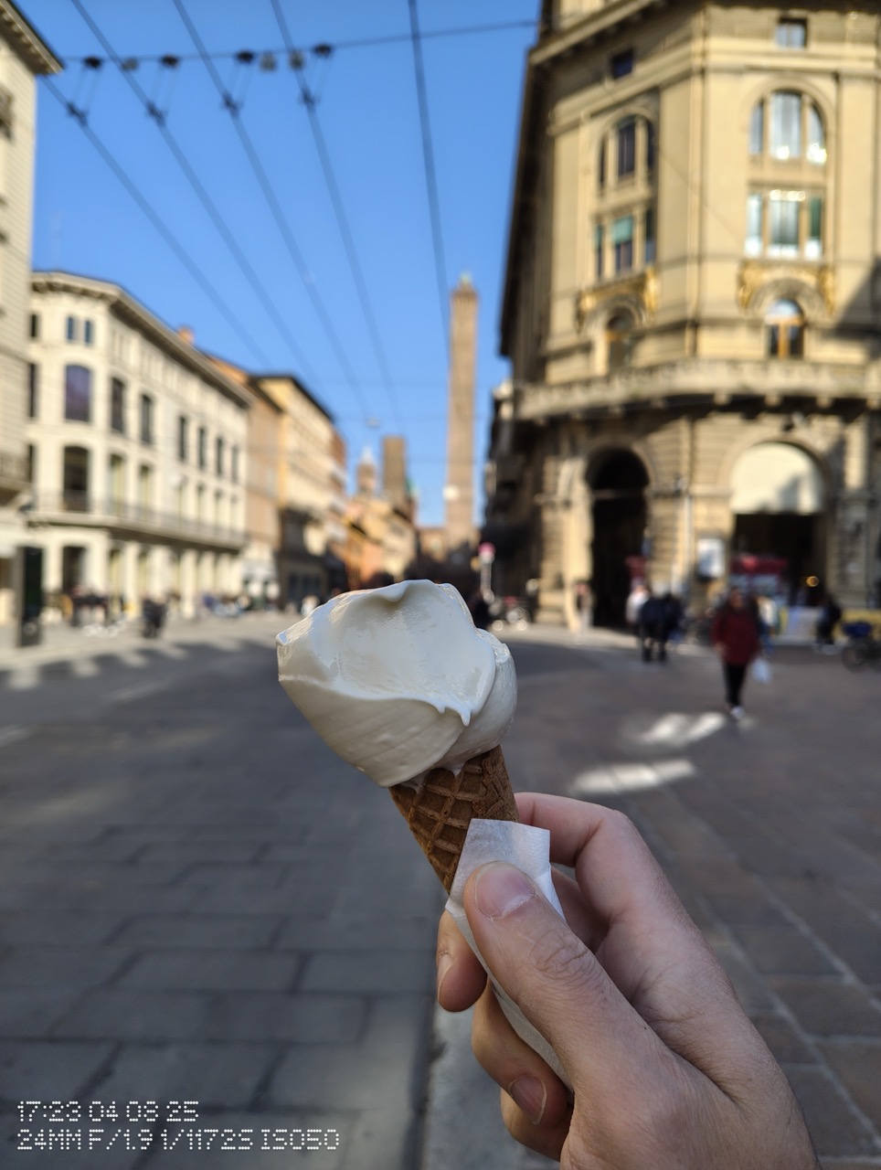 Am Testat Camera Nothing Phone 3a în Bologna: O Surpriză Plăcută la Buget!