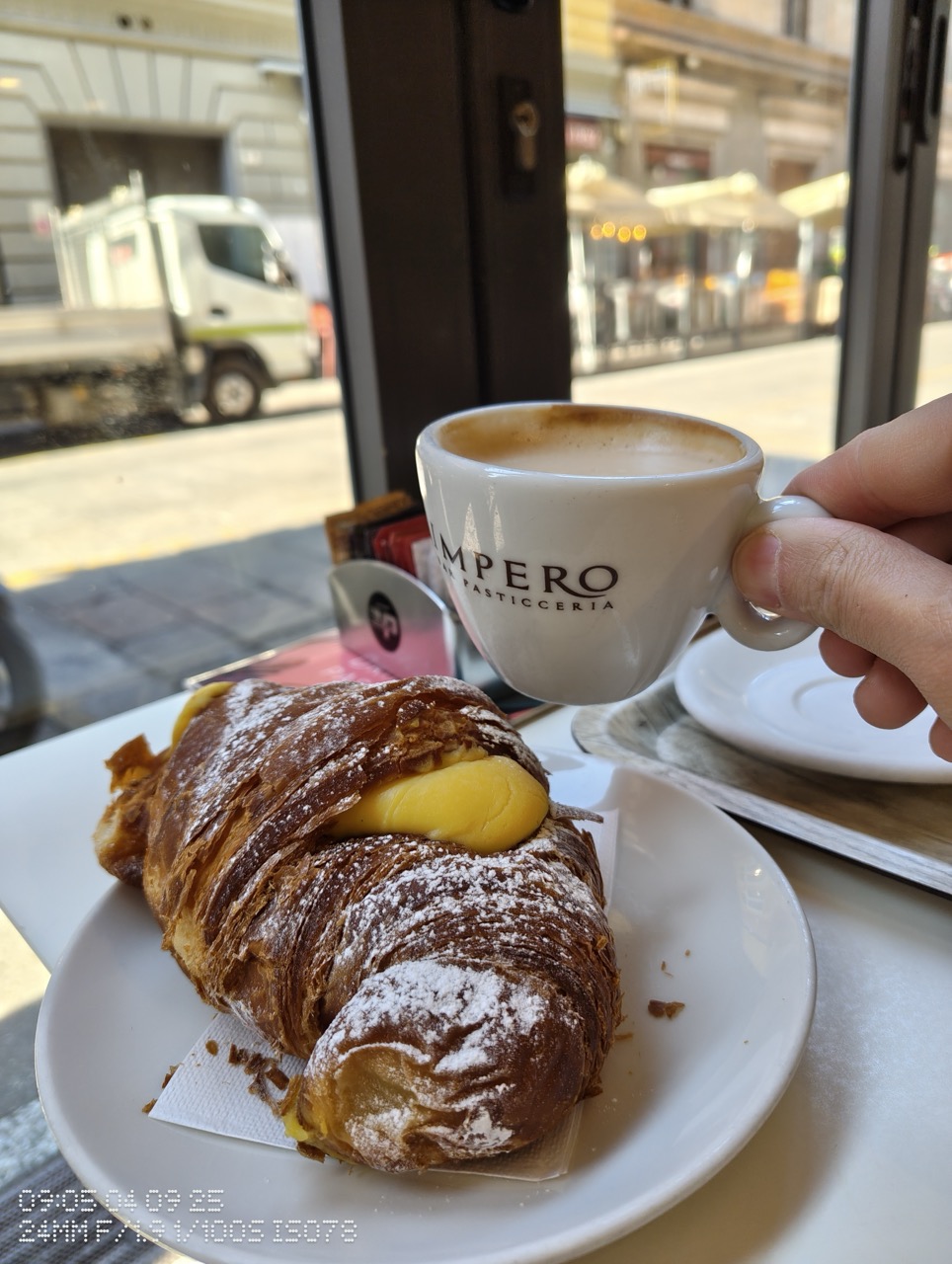 Am Testat Camera Nothing Phone 3a în Bologna: O Surpriză Plăcută la Buget!