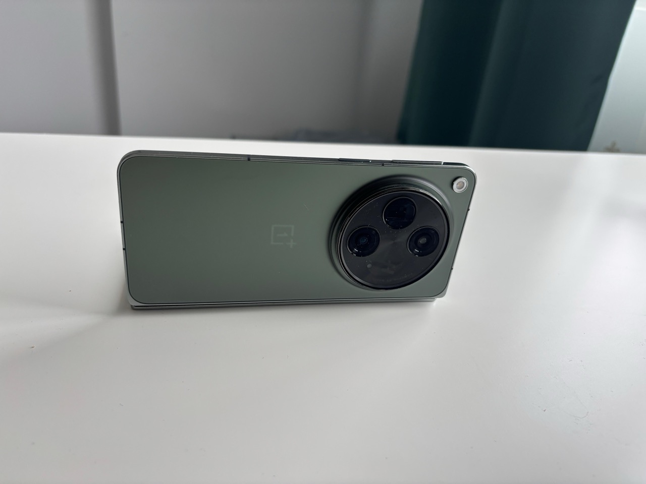 OnePlus Open: Parere si entuziasm temperat