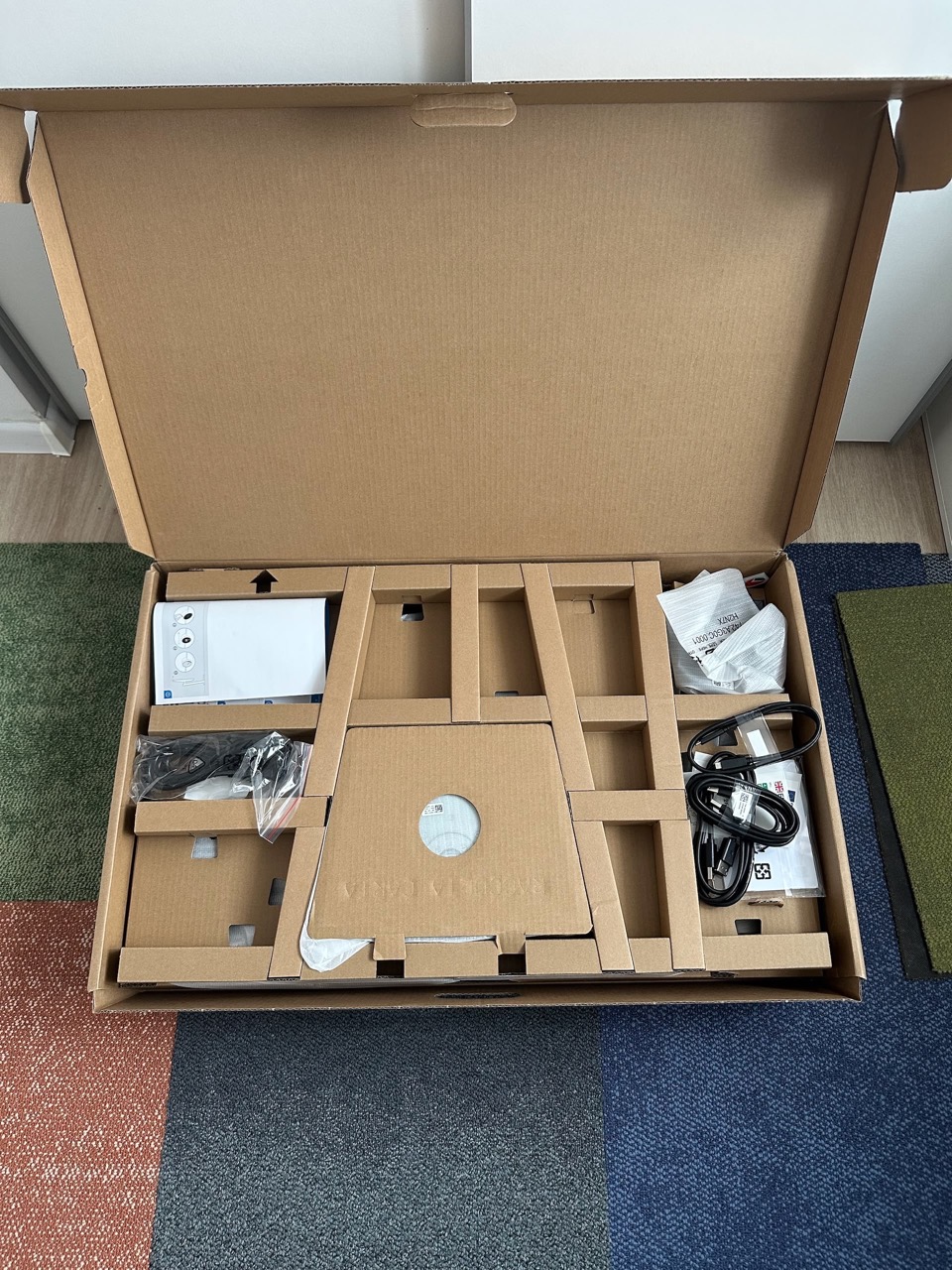 Dell P2724DEB, căutarea monitorului ideal s-a încheiat cu… greață?