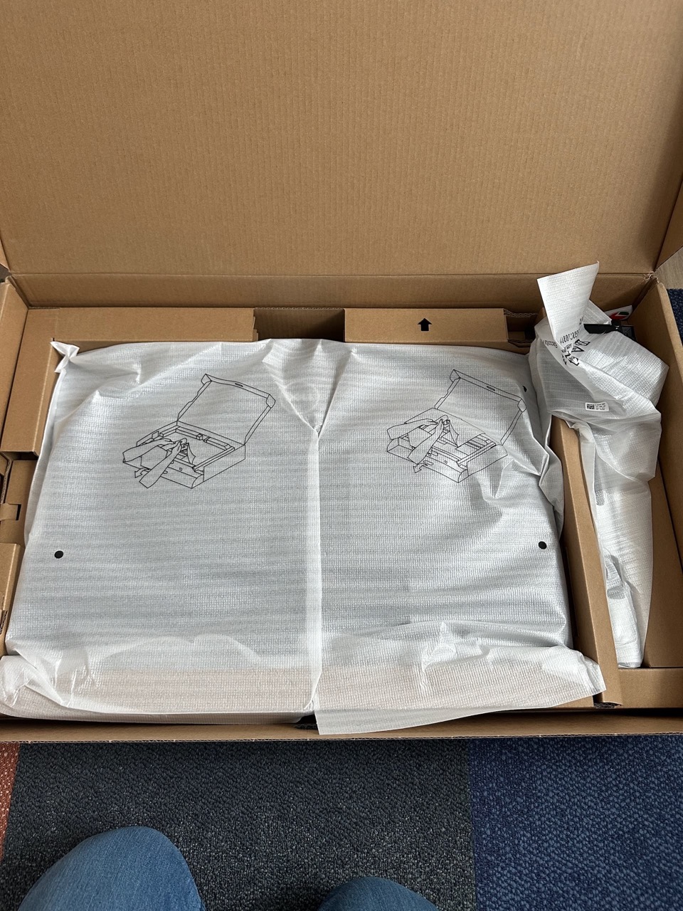 Dell P2724DEB, căutarea monitorului ideal s-a încheiat cu… greață?