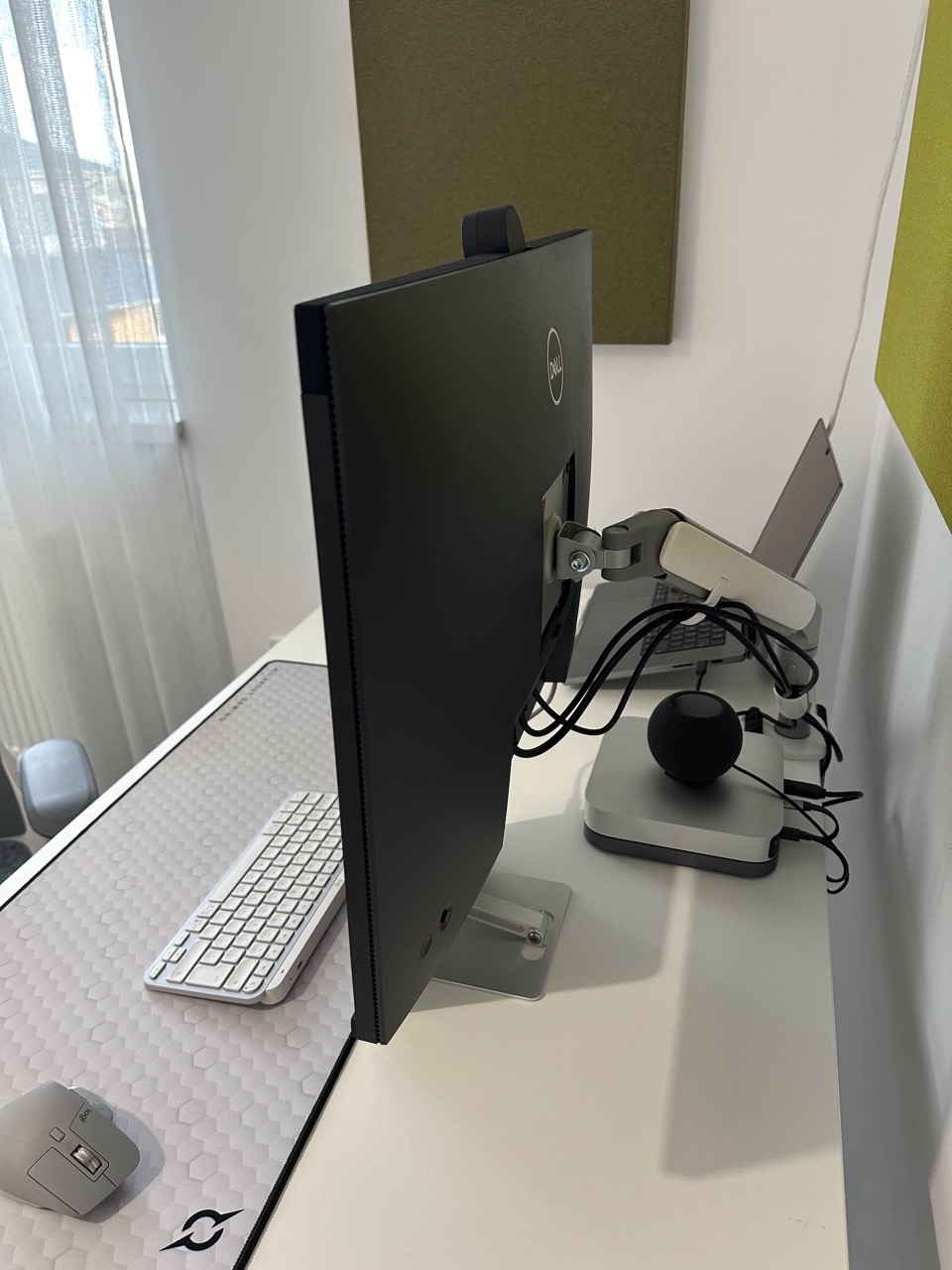 Dell P2724DEB, căutarea monitorului ideal s-a încheiat cu… greață?