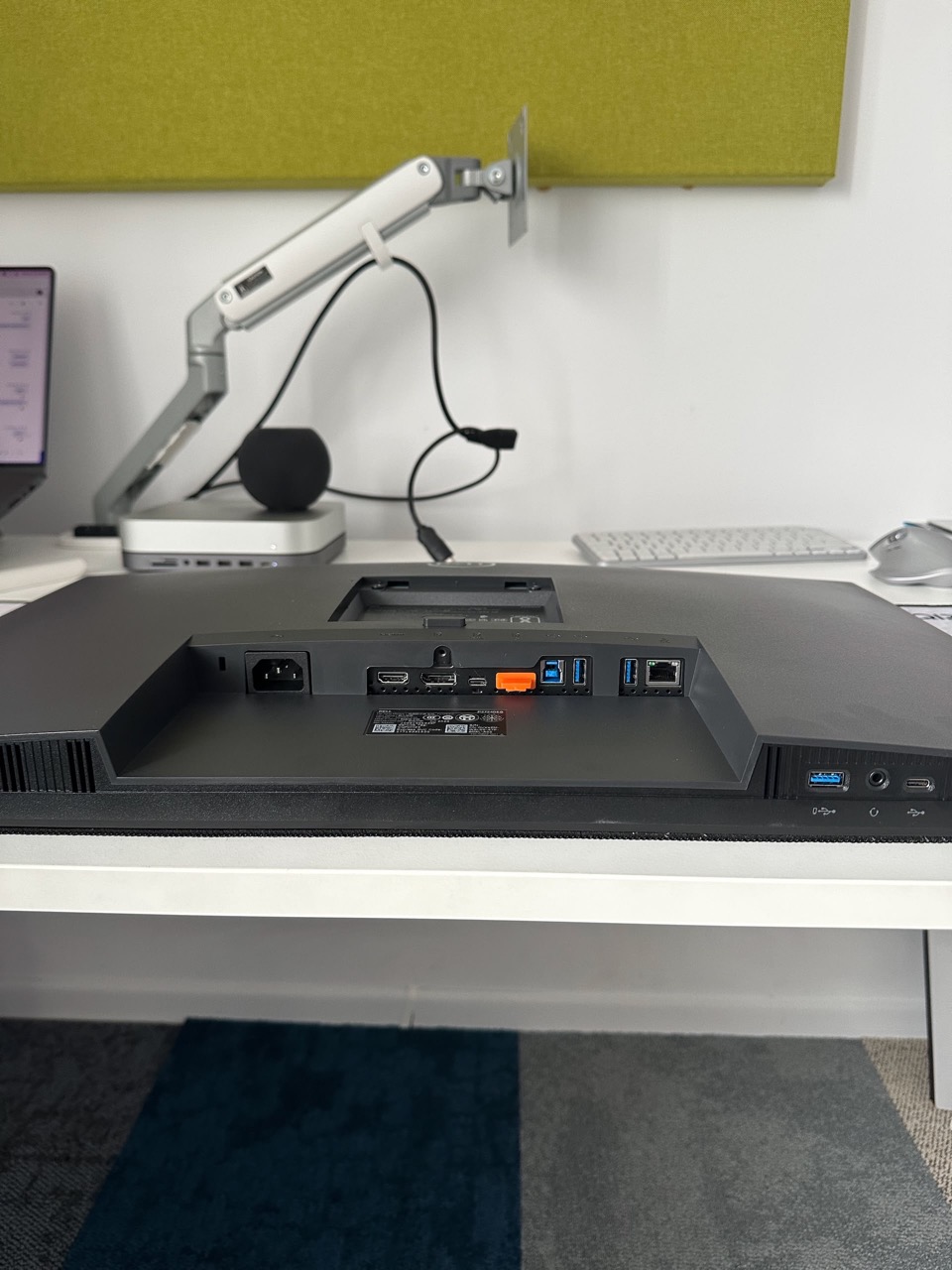 Dell P2724DEB, căutarea monitorului ideal s-a încheiat cu… greață?