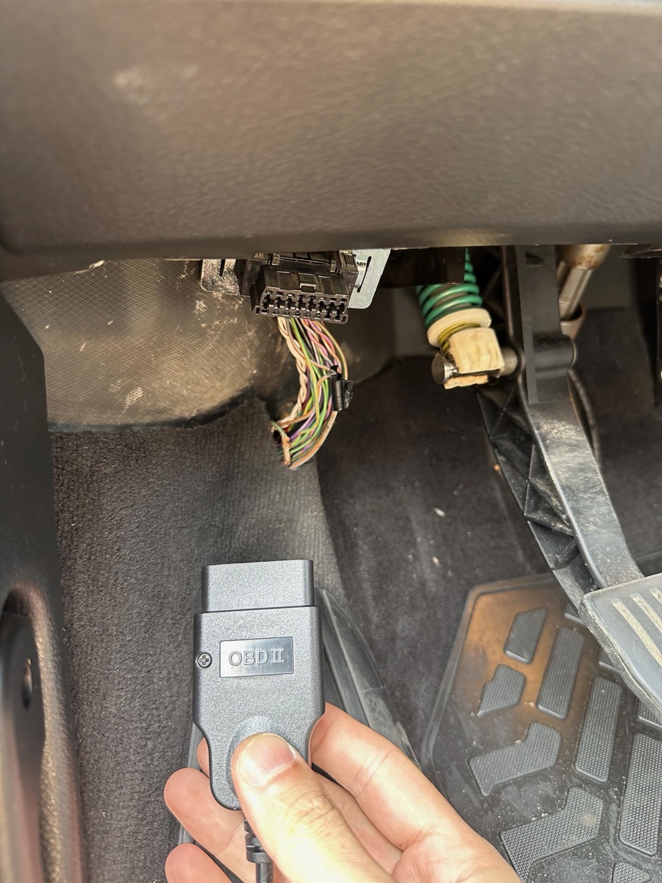 Tester Diagnoză auto multimarcă OBD2 V310 – recenzie completă și avantaje
