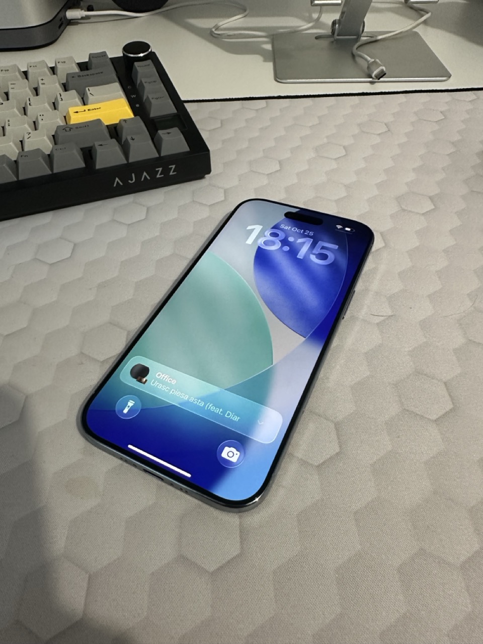 Recenzie iPhone Air: Impresionant de Subțire, dar Enervant de Instabil