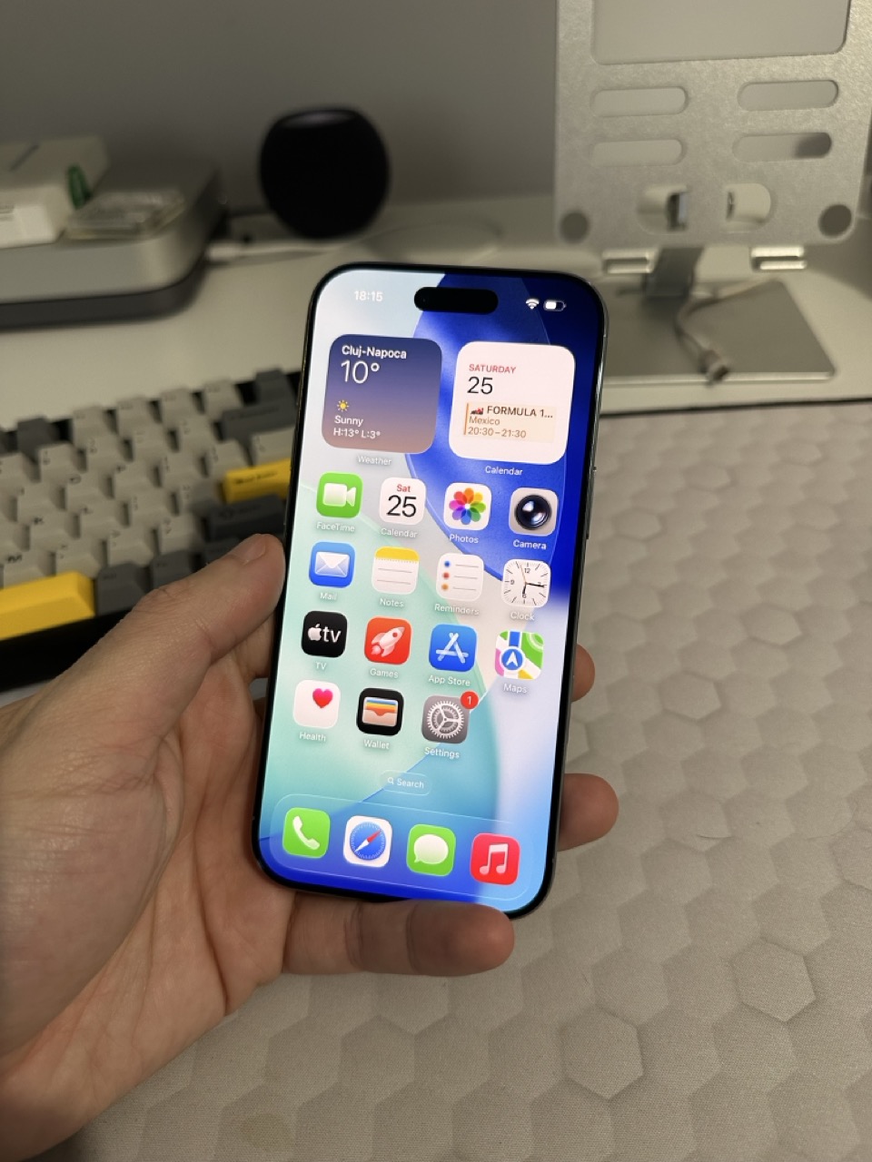 Recenzie iPhone Air: Impresionant de Subțire, dar Enervant de Instabil