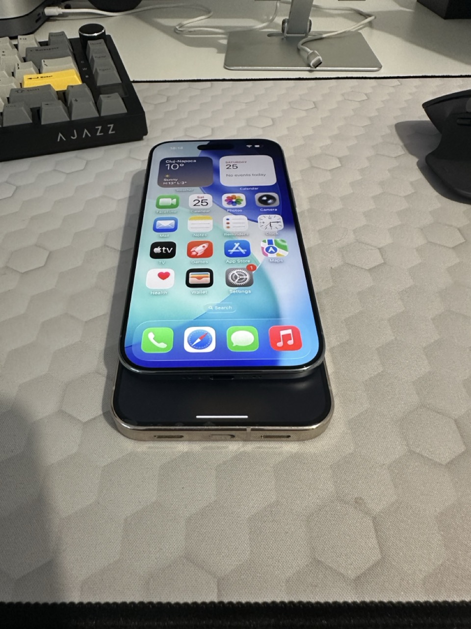 iPhone Air vs Google Pixel 10 Pro XL: Eleganță Pură sau Inteligență Brută?