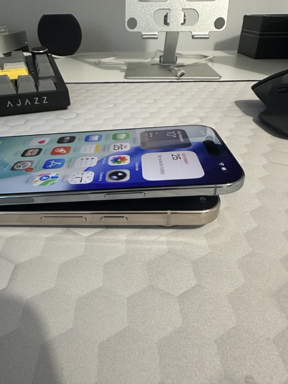 iPhone Air vs Google Pixel 10 Pro XL: Eleganță Pură sau Inteligență Brută?